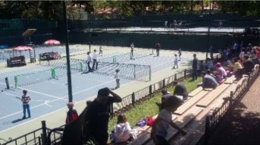 Tenis Deniz Spor Kul&uuml;b&uuml; 12 Yaş Tenis Yıldızlarını Misafir Ediyor