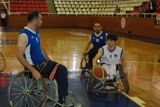 Engelli Basket&ccedil;iler Ankara Tsk İle Oynuyor 3