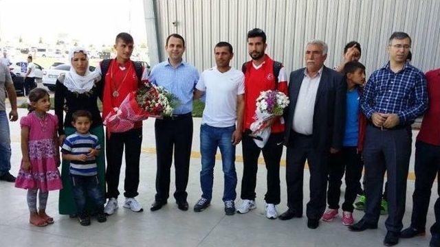 Mardinli Sporcuya Havaalanında Karşılama 1