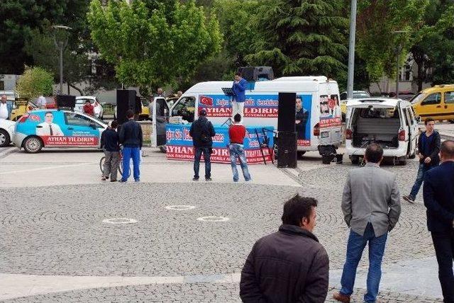 Bağımsız Milletvekili Adayı Tek Başına Miting Yaptı 1