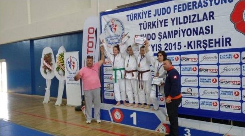Yunusemre Belediyespor Judo&rsquo;da T&uuml;rkiye Şampiyonu Oldu