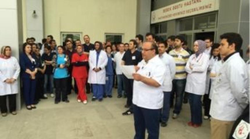 Sungurlu&rsquo;da, Sağlık &Ccedil;alışanları Şiddet Protesto Edildi