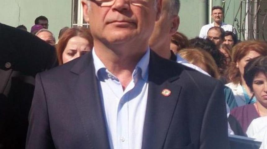 Bursa'da Sağlık &Ccedil;alışanlarından Dr. Furtun'un &Ouml;ld&uuml;r&uuml;lmesine Tepki