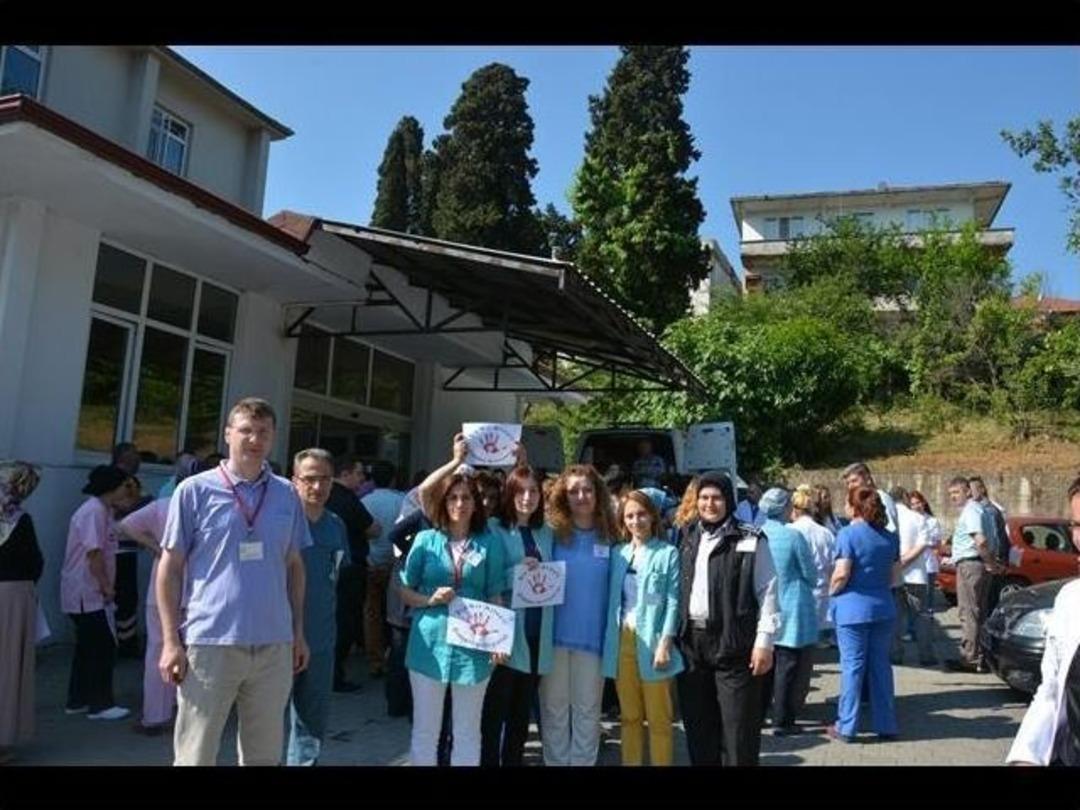 Sağlık&ccedil;ılar Saldırıları Kınadı