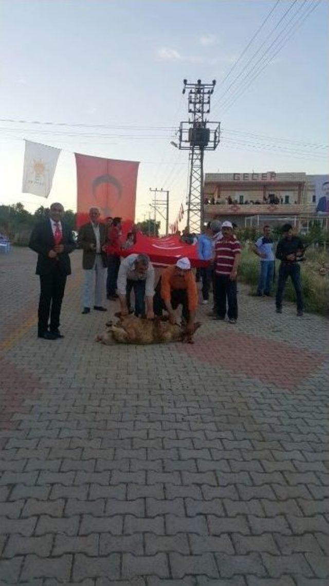 Eski Mhp’liden Ak Parti’li Adaya Silahlı Ve Türk Bayraklı Karşılama