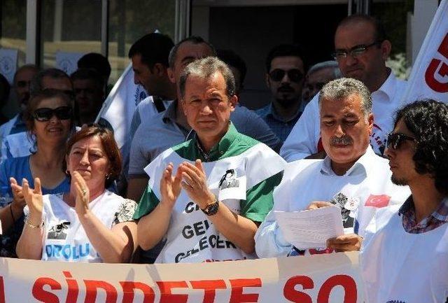 Aydın’da Hekimlerden Siyah Çelenkli Protesto