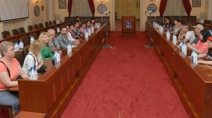 Misafir Folklorculardan B&uuml;y&uuml;kşehire Ziyaret