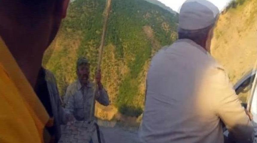 Siirt'te K&ouml;y Korucusunun K&uuml;rekle Saldırdığı Hdp'li Ağır Yaralandı