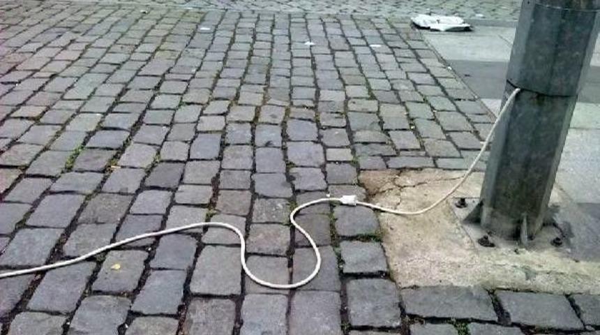Ak Parti Se&ccedil;im Tır&rsquo;Ina Mobese Direğinden Elektrik
