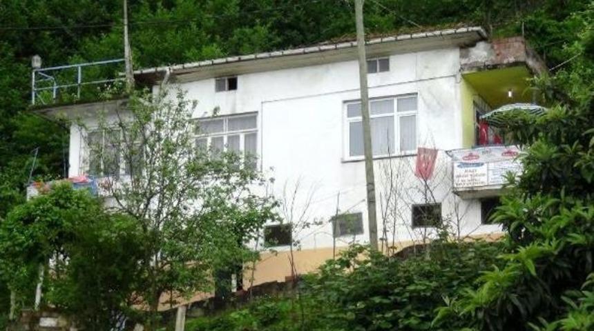 Yaşlı Adamı Yatağa Bağladılar, Bı&ccedil;aklayarak &Ouml;ld&uuml;rd&uuml;ler (2)