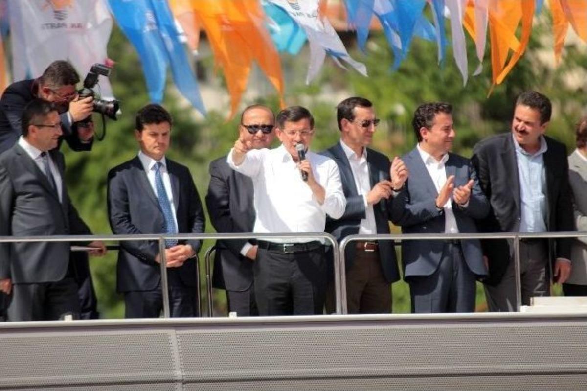 Başbakan Davutoğlu&rsquo;dan Altındağlılara &rsquo;metro&rsquo; M&uuml;jdesi