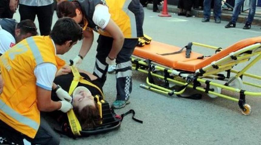 Zonguldak'ta Otomobilin &Ccedil;arptığı Kadın Yaralandı