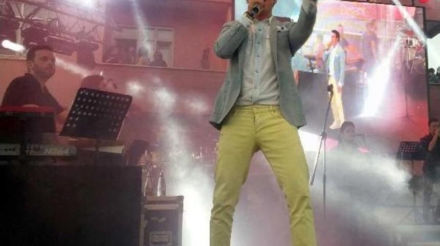 Darıca'da Mustafa Ceceli Konseri