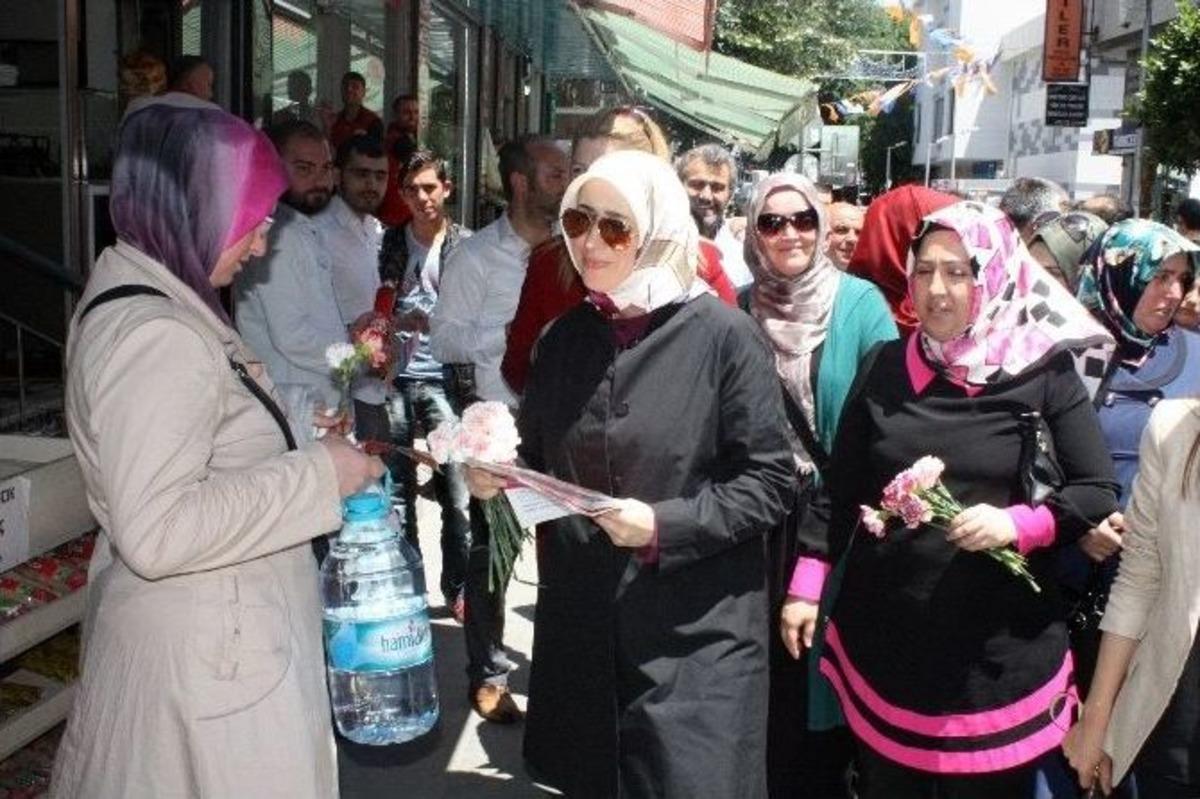 Ak Parti&rsquo;li Vekil Adayları Bağcılar&rsquo;da Sevgi Y&uuml;r&uuml;y&uuml;ş&uuml; Yaptı