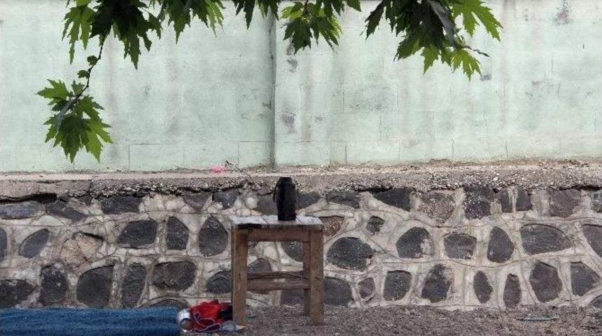 Gaziantep&rsquo;te Temizlik İş&ccedil;ileri El Bombasına Benzer Cisim Buldu