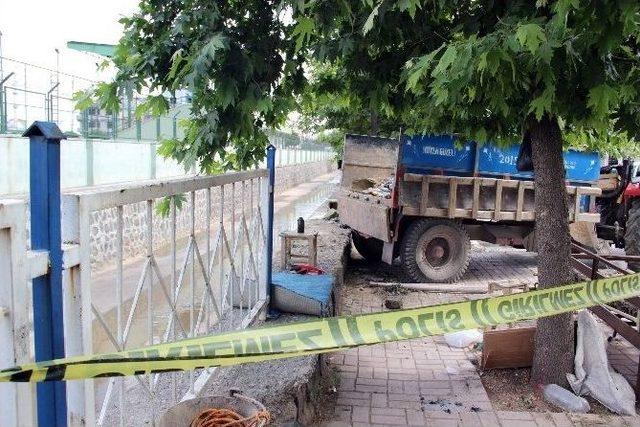 Gaziantep’te Temizlik İşçileri El Bombasına Benzer Cisim Buldu