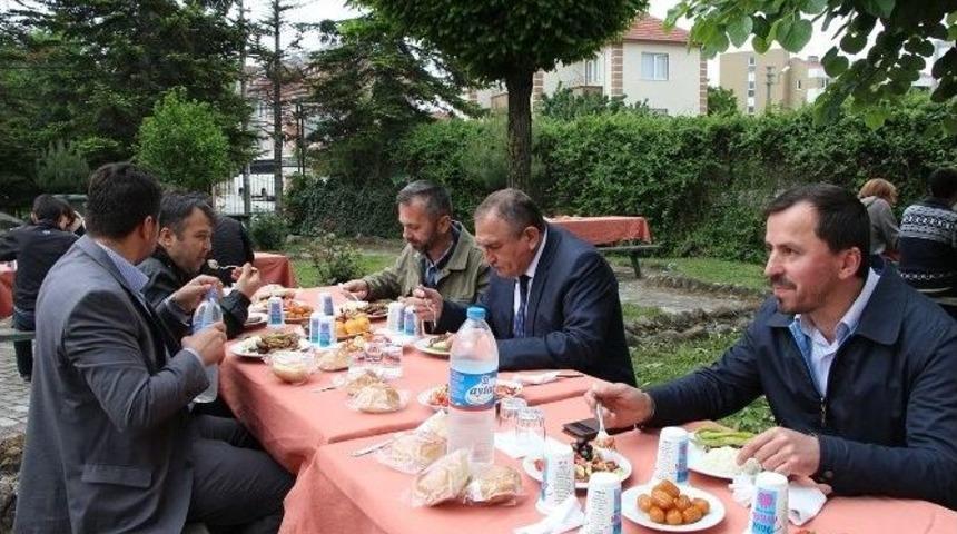 Bolu Belediye Başkanı Yılmaz, İlim Yayma Cemiyeti Mezuniyet Yemeğine Katıldı