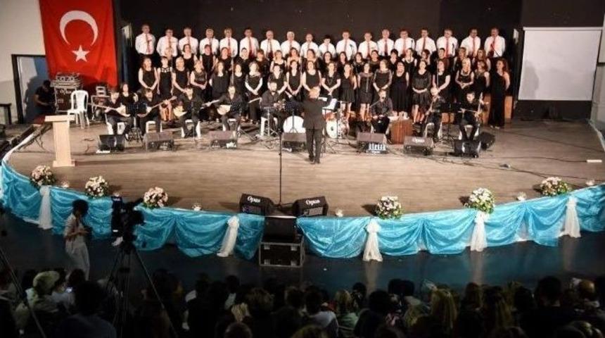 Asev Korosu Ayakta Alkışlandı