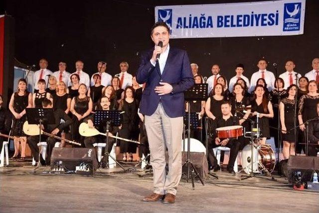 Asev Korosu Ayakta Alkışlandı