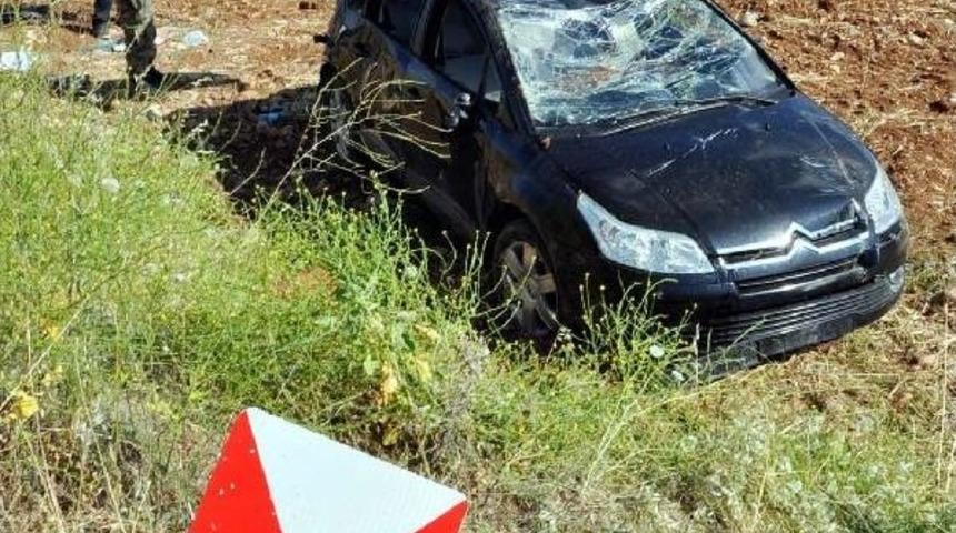 Adıyaman'da Otomobil Devrildi, 1 Doktor Ile 2 Hemşire Yaralandı
