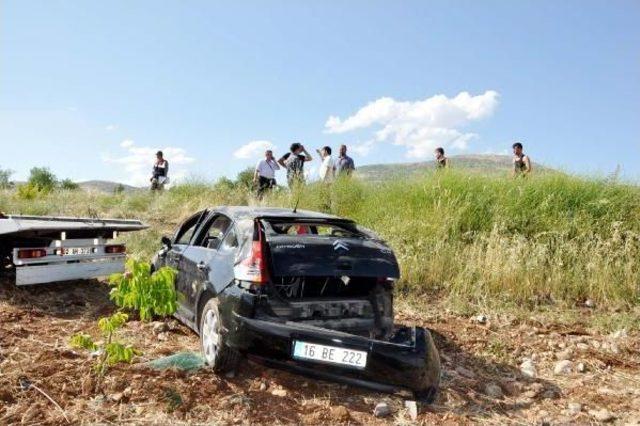 Adıyaman'da Otomobil Devrildi, 1 Doktor Ile 2 Hemşire Yaralandı