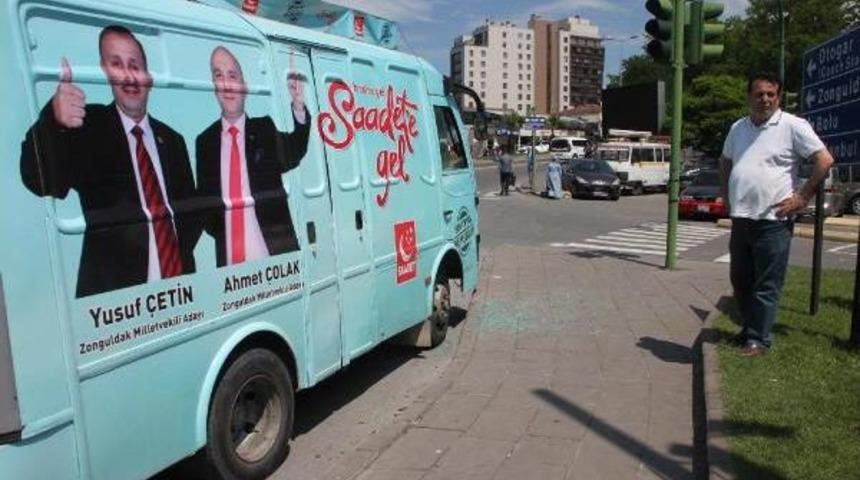 'milli İttifak'ın Se&ccedil;im Minib&uuml;s&uuml;ne Yumruklu Saldırı