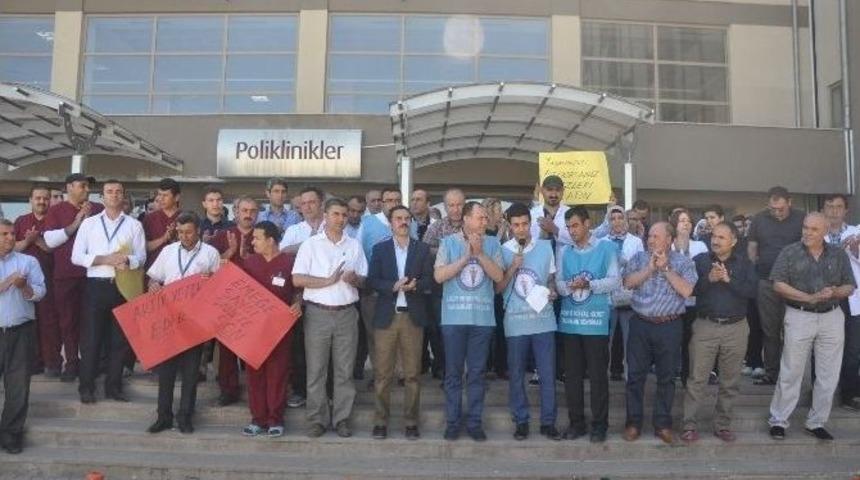 K&acirc;hta&rsquo;da Dr. Kamil Furtun&rsquo;un &Ouml;ld&uuml;r&uuml;lmesi Protesto Edildi