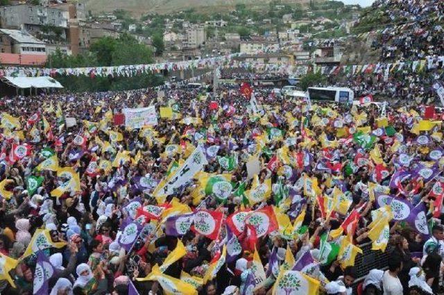 Demirtaş: İnançlarımızı Yuhalatarak Oy Toplamaya Çalışıyorlar