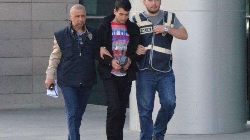 Taksi Şof&ouml;r&uuml;n&uuml;n Parasını Bı&ccedil;akla Gasp Eden Şahıs Yakalandı