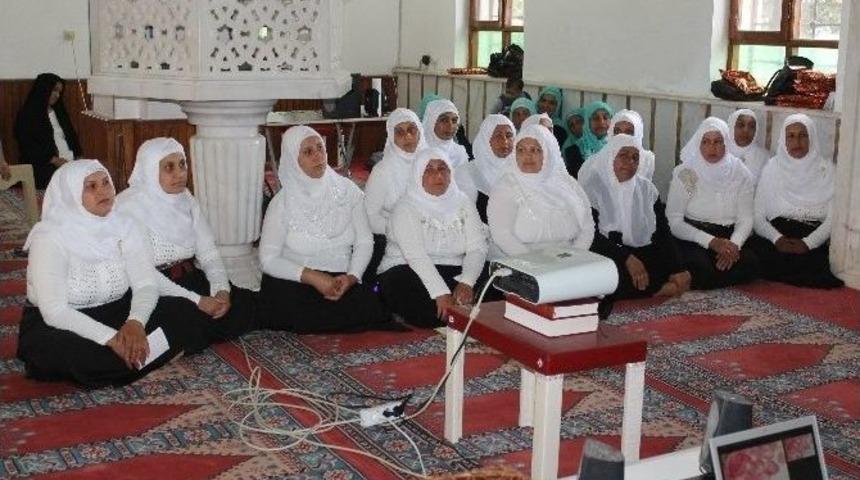 Manyas&rsquo;taki Roman Bayanlar Hatim Dualarını Yaptılar