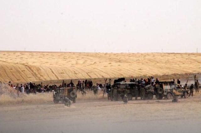 500 Suriyeli Sınırda Bekliyor 1