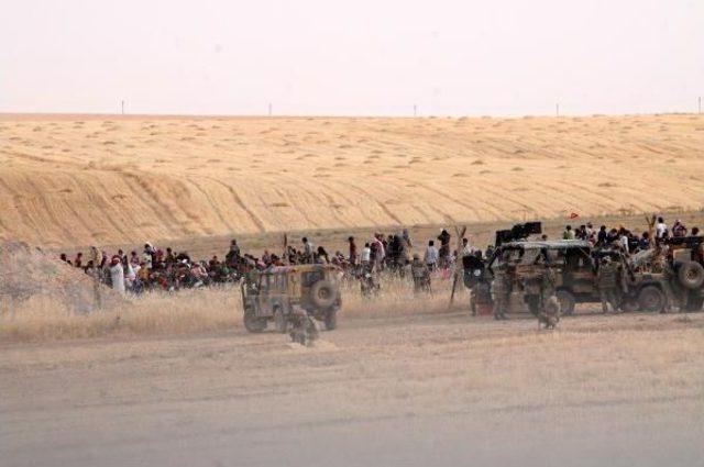 500 Suriyeli Sınırda Bekliyor 2