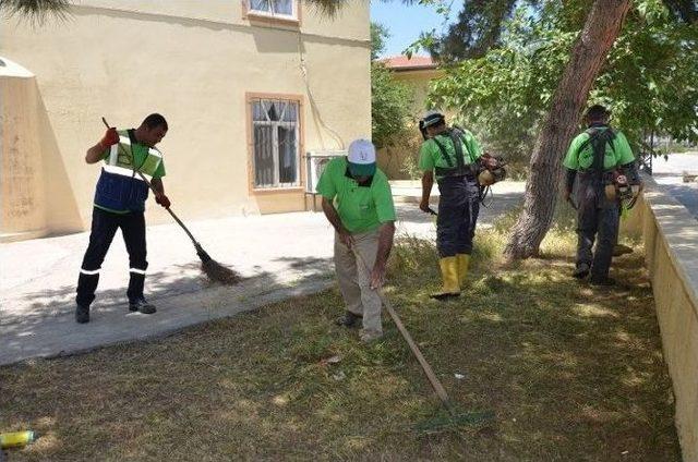 Kuşadası’nda Camilerde Ramazan Hazırlığı