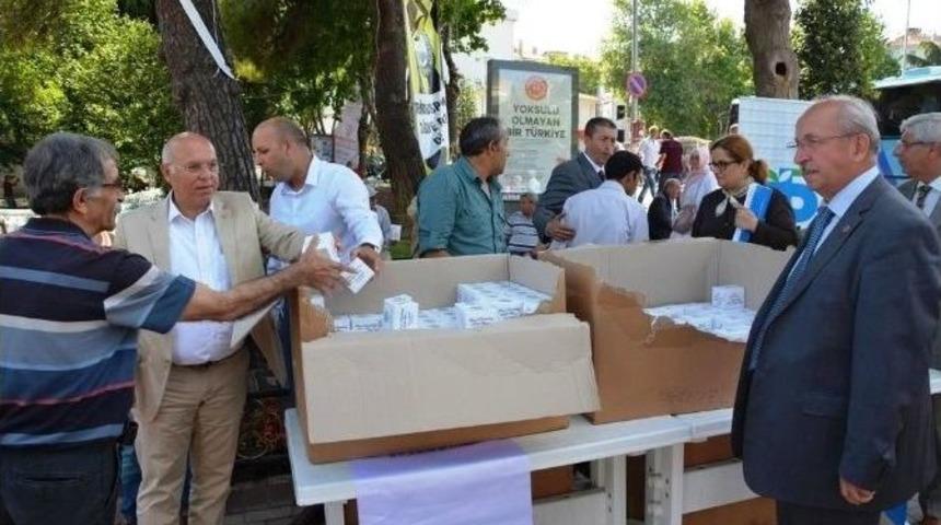 S&uuml;leymanpaşa Belediye Başkanı Eşkinat, Kandil Simidi Dağıtarak Vatandaşların Berat Kandili&rsquo;ni Kutladı