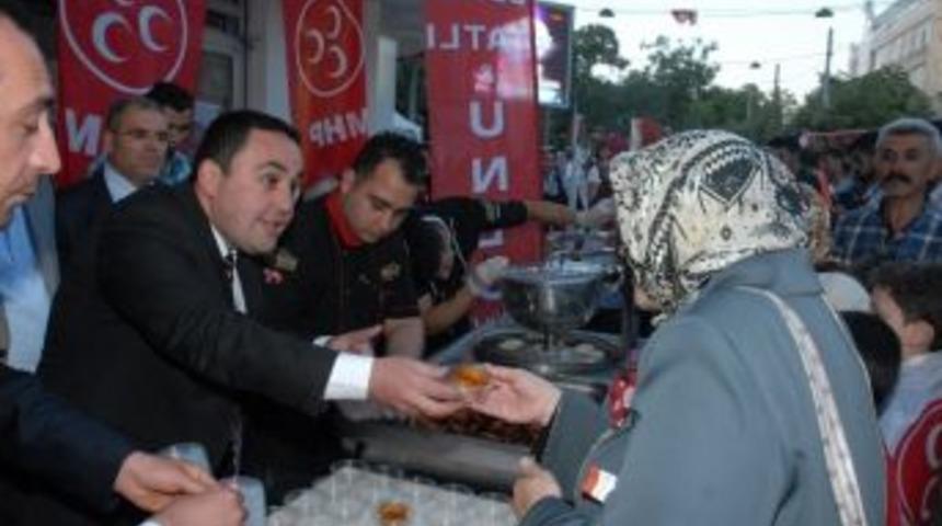 Mhp Lokma Tatlısı Dağıttı