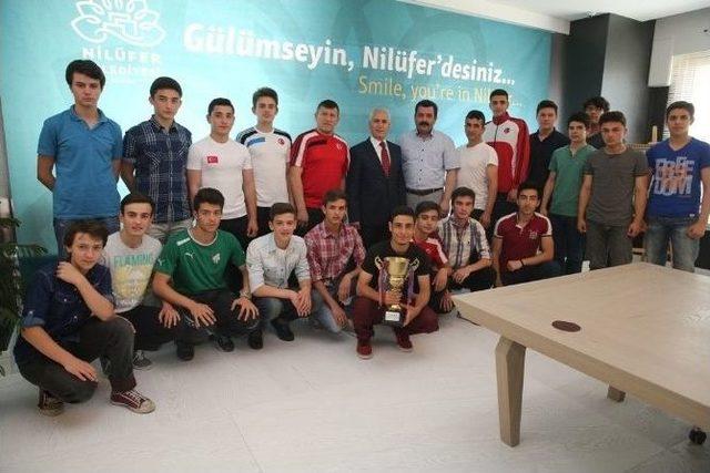 Şampiyonluk Kupasını Başkan Bozbey’e Getirdiler