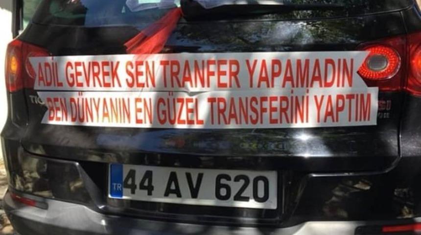 Yeni Malatyaspor taraftarı kendi d&uuml;ğ&uuml;n&uuml;nde başkan Adil Gevrek'i eleştirdi!