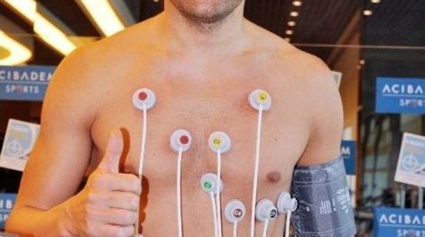 Dusko Tosic, Sağlık Kontrol&uuml;nden Ge&ccedil;ti