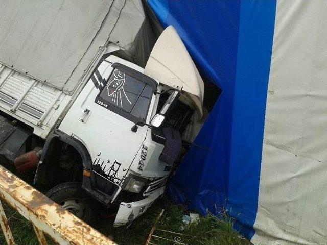 Freni Patlayan Kamyon Dehşet Sa&ccedil;tı: 1 &Ouml;l&uuml;, 3 Yaralı 1