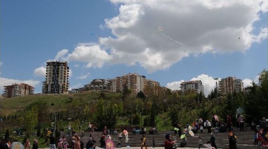 Pursaklar&rsquo;da U&ccedil;urtmalar G&ouml;ky&uuml;z&uuml;ne Bırakıldı