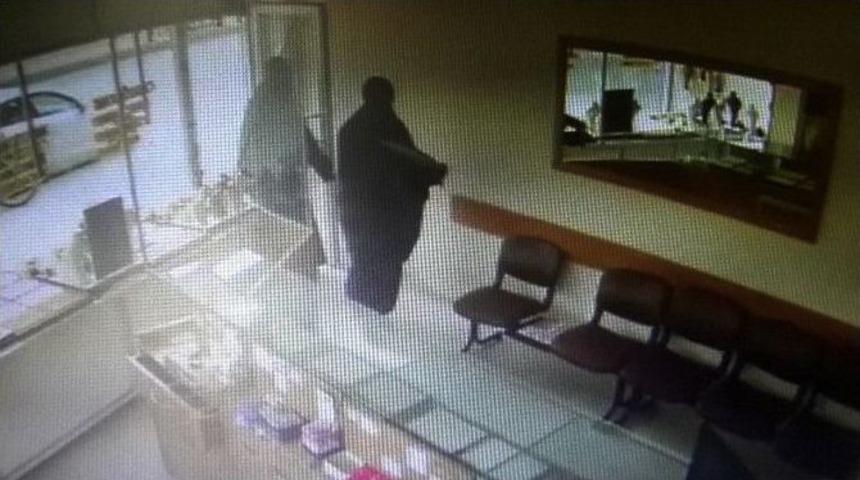 &Ccedil;arşaflı Uzun Namlulu Soyguncuları B&ouml;yle P&uuml;sk&uuml;rtt&uuml;