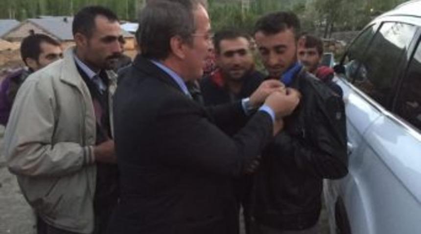 Merkez Partiye Katılımlar S&uuml;r&uuml;yor