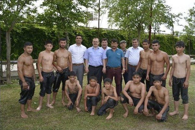 Seydikemer Halk Eğitim Başpehlivan Yetiştiriyor 3