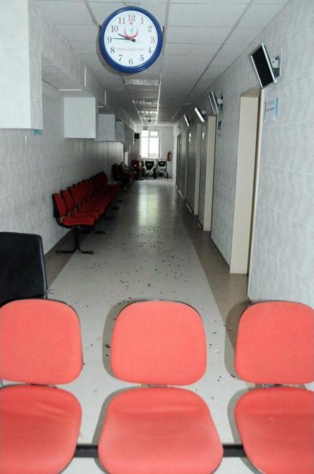 Samsun da, &Ouml;ld&uuml;r&uuml;len Doktorun Meslektaşları Yasta 3