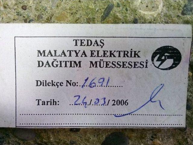 Evin Yanından Geçen Yüksek Gerilim Hattı Tehlike Saçıyor 2