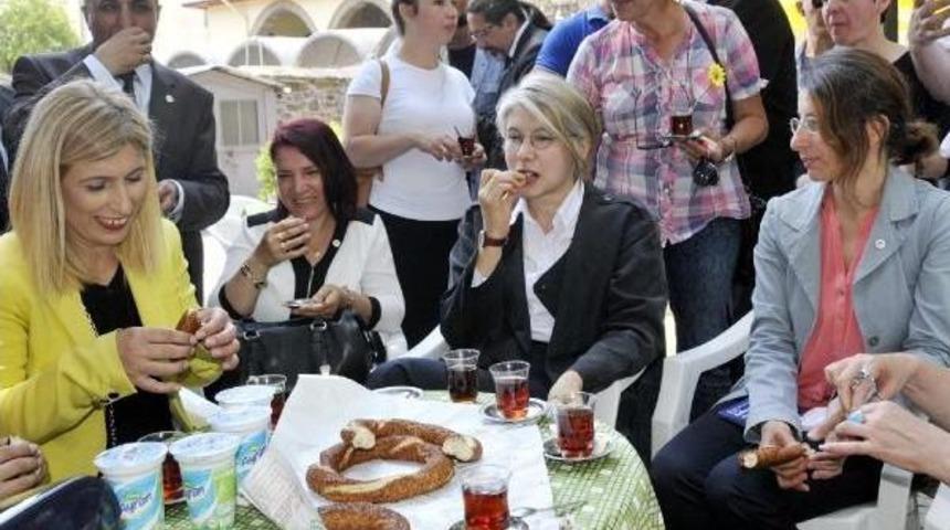 Emine &Uuml;lker Tarhan: Beceriksiz Muhalefet Y&uuml;z&uuml;nden Akp Daha Fazla C&uuml;ret Kazanıyor
