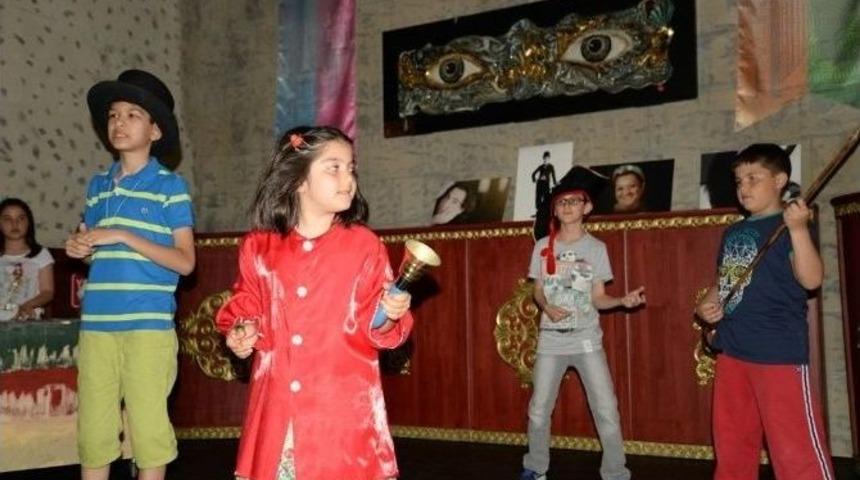 Masal Şatosu Bahar At&ouml;lyelerine Yoğun İlgi