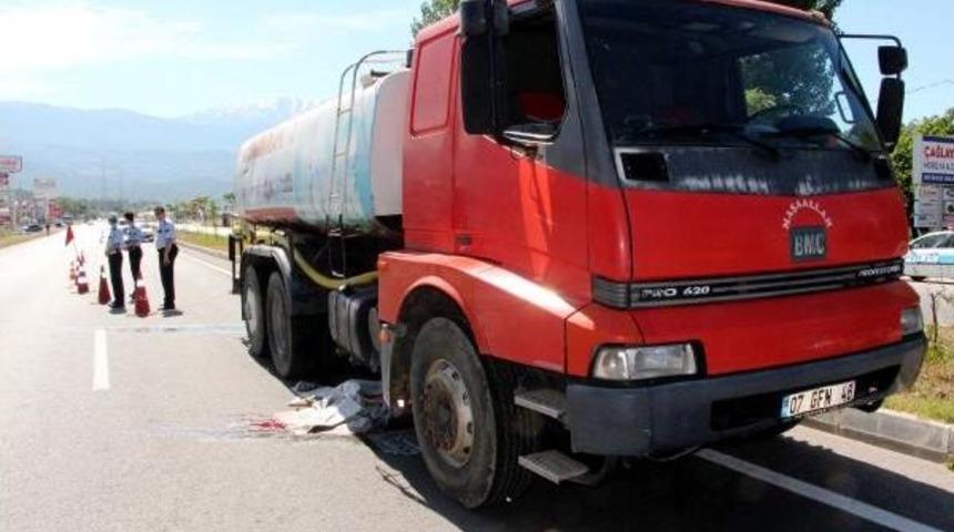 Dinlenmek I&ccedil;in Girdiği Tankerin Altında Kalarak &Ouml;ld&uuml;