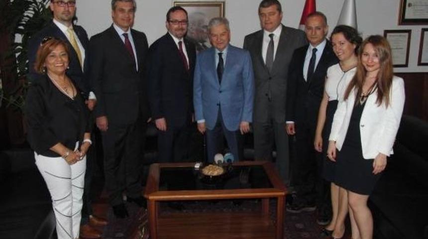 Abd B&uuml;y&uuml;kel&ccedil;isi Bass: Abd Ve T&uuml;rkiye Ilişkilerinde İzmir &Ouml;nemli Bir Kent