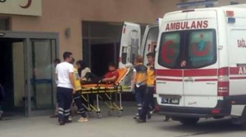 Elektrikli Bisikletten D&uuml;şen Gen&ccedil; Yaralandı